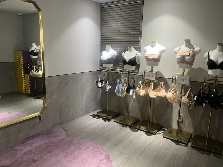How Long Should You Wear a Bra After Breast Augmentation? — Advice from a Clinic That Even Develops Its Own Upper Band — 본문 이미지