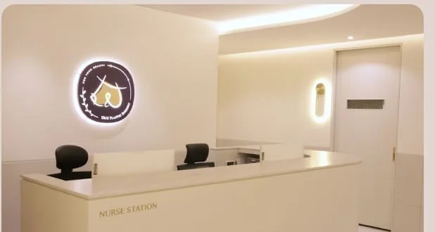 U&U Plastic Surgery Clinic nurses' station and the corridor of private single recovery rooms
