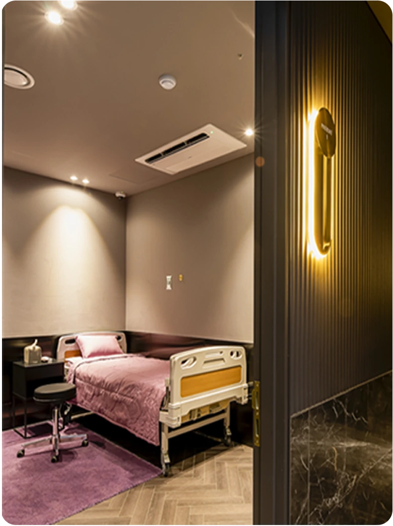 Private recovery room and corridor