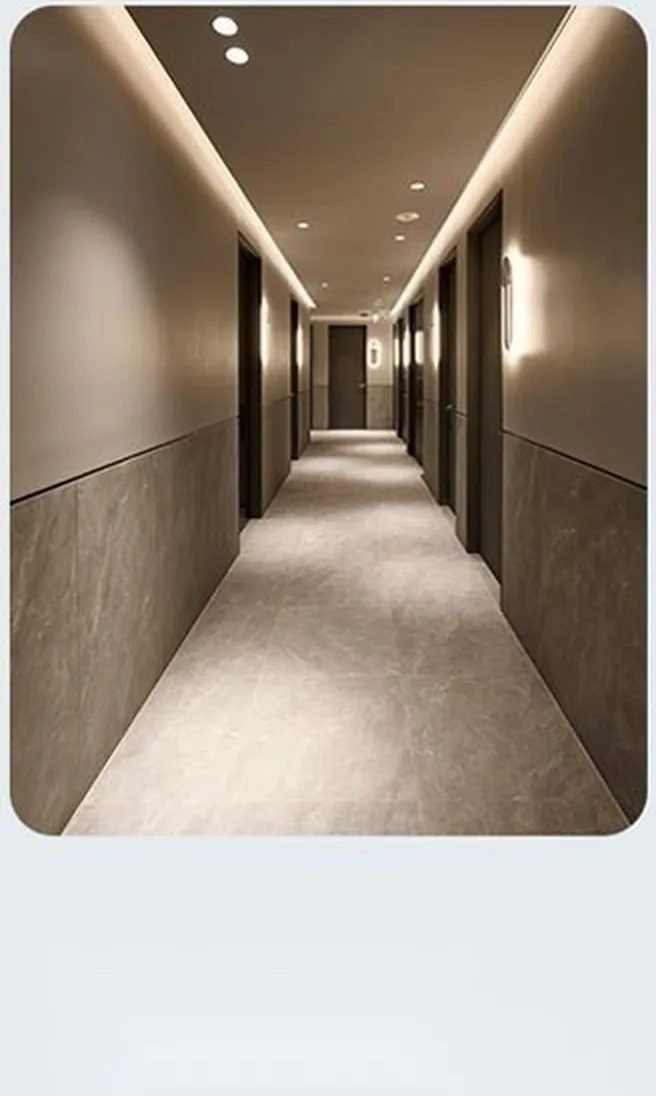 A U&U corridor lined with single-patient consultation rooms