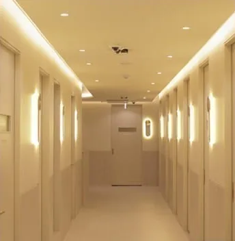 A U&U corridor lined with private single recovery rooms