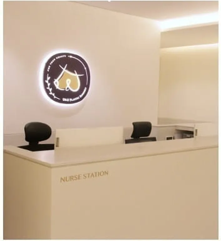 U&U nurse station and waiting room